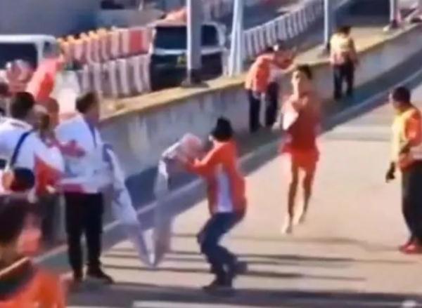 突然收起冲刺线,不让冠军冲线?马拉松主办方致歉! 突然收起冲刺线,不让冠军冲线?马拉松主办方致歉!