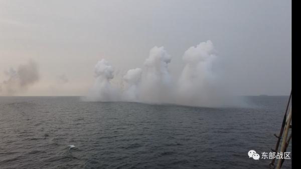 东部战区舰艇编队开展实战化训练