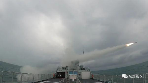 东部战区舰艇编队开展实战化训练