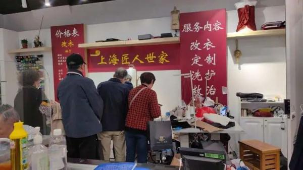 陪伴上海人30年,知名百货将重建!徐家汇这家商场也要改造,阿姨爷叔赶来抢货 陪伴上海人30年,知名百货将重建!徐家汇这家商场也要改造,阿姨爷叔赶来抢货