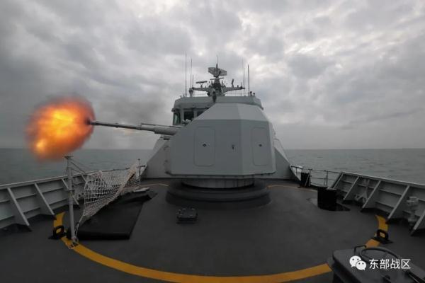 东部战区舰艇编队开展实战化训练