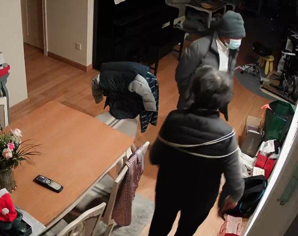 80岁老太独自面对劫匪6小时,还用英文给儿子发了条信息!结果… 80岁老太独自面对劫匪6小时,还用英文给儿子发了条信息!结果…