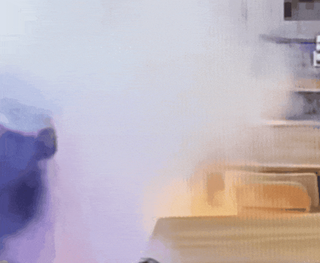 惊险!课堂上一学生座位冒烟起火 惊险!课堂上一学生座位冒烟起火