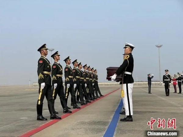 英雄，我们回家！