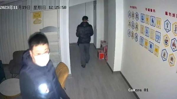 小区投票解聘物业，票箱被偷！人抓到了