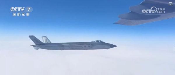 英雄回家｜泪目！“双20”飞行员空中对话告慰英雄