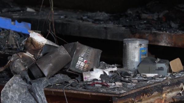 “驿站”深夜起火 店内快递被烧清光