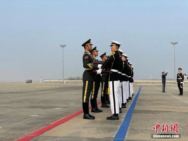 英雄，我们回家！