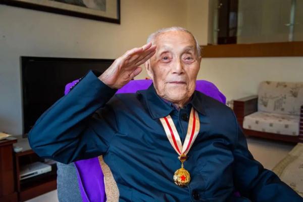 全军军龄最长!开国将军张力雄110岁了 全军军龄最长!开国将军张力雄110岁了