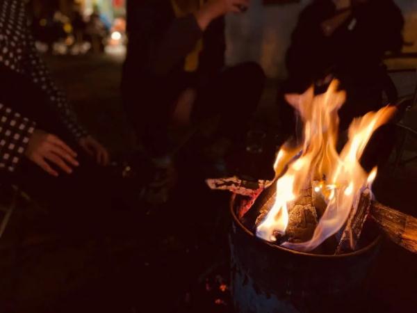 烧炭煤气中毒!警民争分夺秒挽回一条生命! 烧炭煤气中毒!警民争分夺秒挽回一条生命!