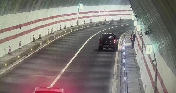 真糊涂！高速故障不打122，网上搜索救援被骗千元！