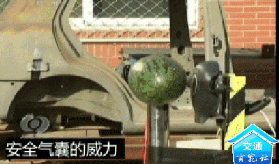 事发上海，家长抱娃坐副驾驶，遇车祸幼童瞬间被甩出不幸身亡