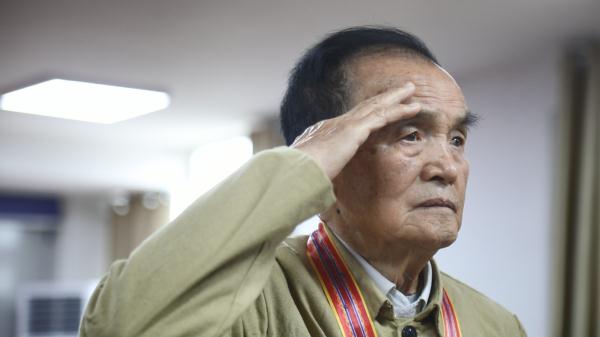 “战友，欢迎回家！”贵州抗美援朝老兵含泪迎接战友回家