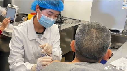 重点人群注意!成都造新冠XBB三价疫苗免费开打 重点人群注意!成都造新冠XBB三价疫苗免费开打