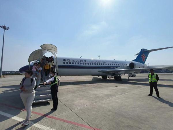 国产ARJ21飞机载客突破1000万人次！