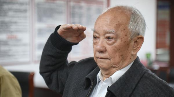 “战友，欢迎回家！”贵州抗美援朝老兵含泪迎接战友回家