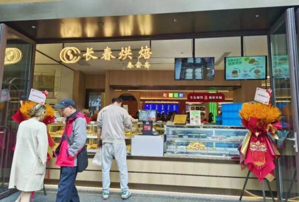 天一冷就开始排队！71岁上海老字号又开始“整活儿”了→