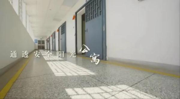“缉犯犀”高端服饰火爆全网！网友笑不停：全是上头的细节！