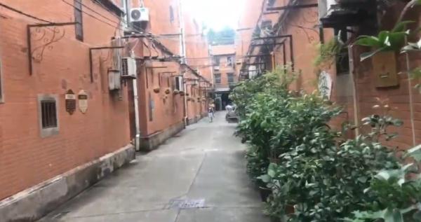 上海一小区文保建筑修缮,粉尘扑鼻居民苦不堪言!居委会、施工方回应 上海一小区文保建筑修缮,粉尘扑鼻居民苦不堪言!居委会、施工方回应