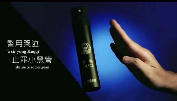 “缉犯犀”高端服饰火爆全网！网友笑不停：全是上头的细节！
