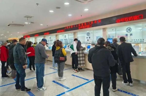 阳性率持续上升！上海不少二三刷患者️→见输液室这情景，医生急了！