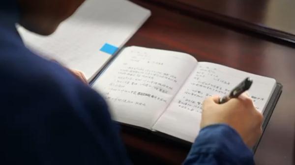 绝了！他闭着眼就能焊出“鱼鳞纹”！