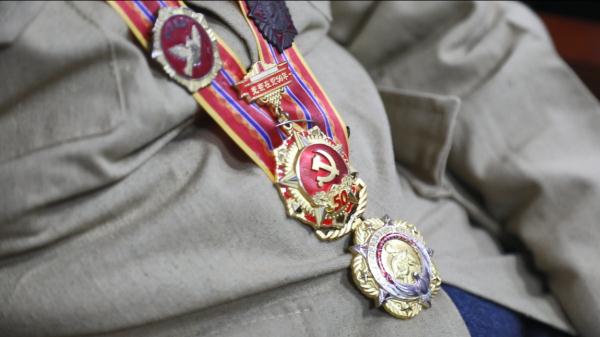 “战友，欢迎回家！”贵州抗美援朝老兵含泪迎接战友回家