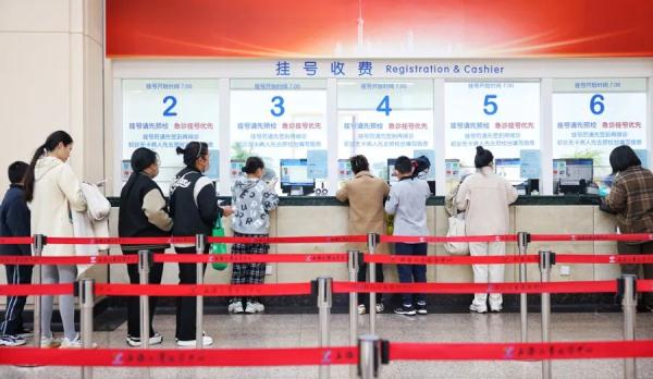 阳性率持续上升！上海不少二三刷患者️→见输液室这情景，医生急了！