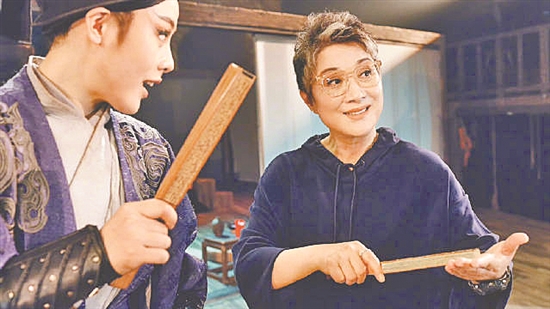 越剧《新龙门客栈》出圈,女小生让人“上头” 越剧《新龙门客栈》出圈,女小生让人“上头”