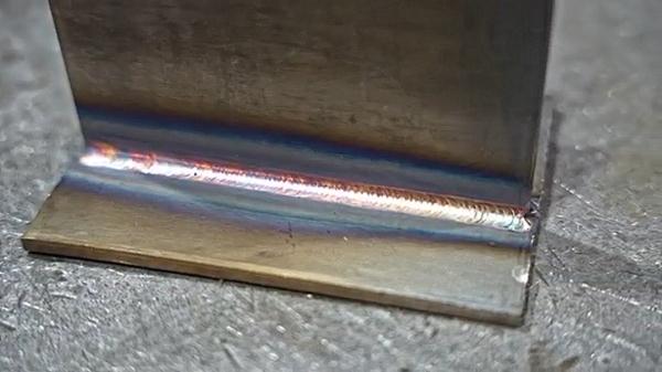 绝了！他闭着眼就能焊出“鱼鳞纹”！