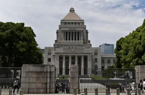 日本首相深夜撤离首相公邸