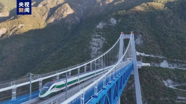 明天通车！丽江、玉龙雪山、香格里拉…这条旅游铁路，火爆预定！