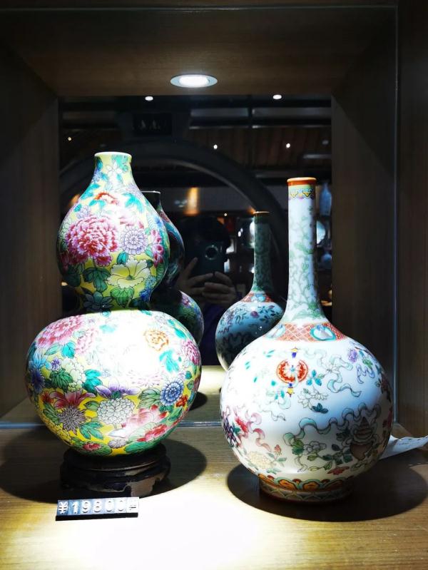 走近最年轻的“北京老字号工匠”、京彩瓷第五代传承人杨雪 走近最年轻的“北京老字号工匠”、京彩瓷第五代传承人杨雪