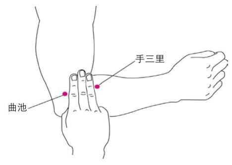 “妈，我手脖子疼！”“玩手机玩的！”