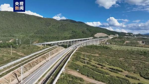 明天通车！丽江、玉龙雪山、香格里拉…这条旅游铁路，火爆预定！