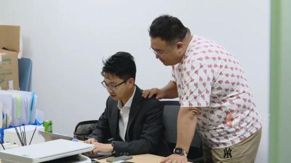 上四休三、朝十晚四！这家公司火了，打工人们羡慕哭...