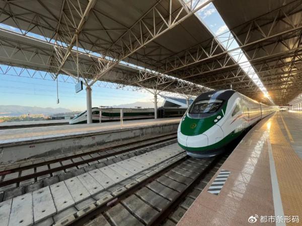 二等座63元!云南这条铁路11月26日通车,首趟车竟这么火爆 二等座63元!云南这条铁路11月26日通车,首趟车竟这么火爆