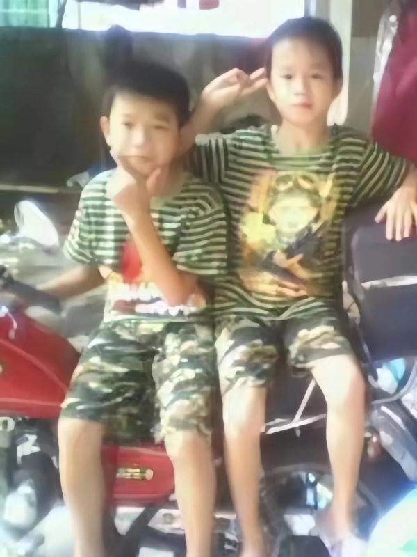 武警战士悄悄来看妈妈，一个拥抱瞬间泪奔