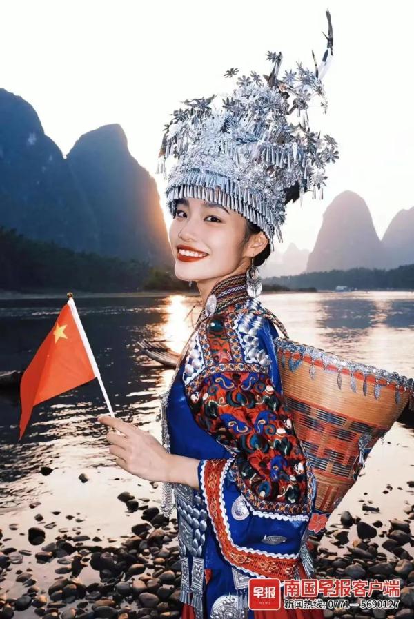 毕业一年后，00后姑娘捐赠60万元给母校！