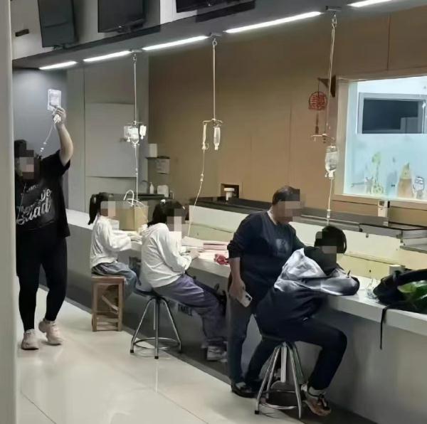 学生边输液边做题？官方发声