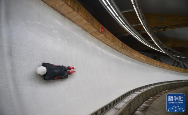 钢架雪车｜闫文港获男子钢架雪车冠军