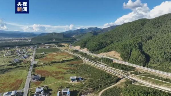 明天通车！丽江、玉龙雪山、香格里拉…这条旅游铁路，火爆预定！