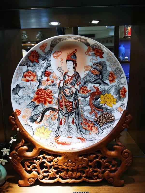 走近最年轻的“北京老字号工匠”、京彩瓷第五代传承人杨雪 走近最年轻的“北京老字号工匠”、京彩瓷第五代传承人杨雪