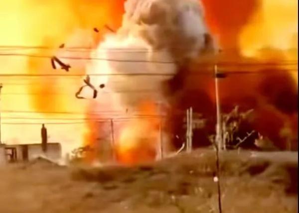 河南焦作一企业发生火灾,现场弥漫橙色烟雾 河南焦作一企业发生火灾,现场弥漫橙色烟雾