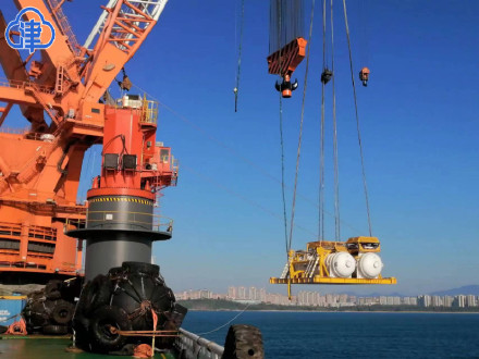 全球首个商用海底数据中心数据舱安装完成 全球首个商用海底数据中心数据舱安装完成