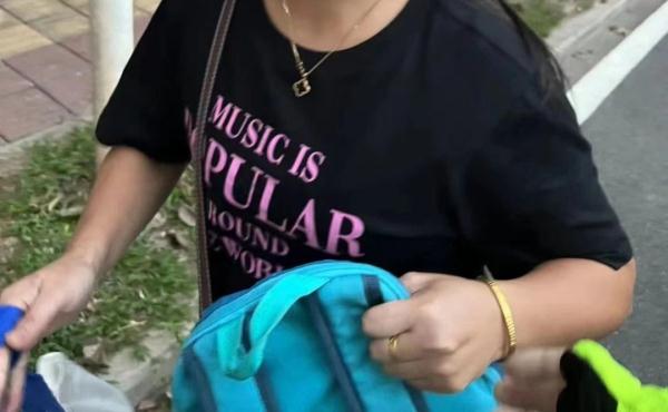 书包落在公交车上，交警立即帮忙找回！暖心行动持续进行中......