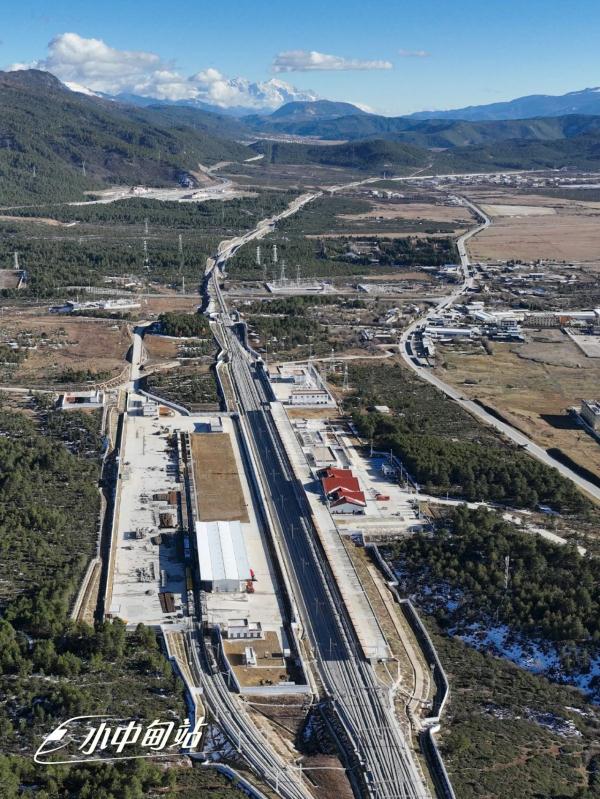 发车！坐上火车去香格里拉