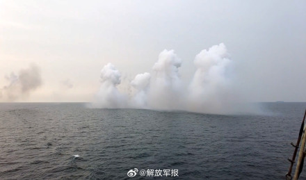 看现场！商丘舰铜仁舰海上练兵