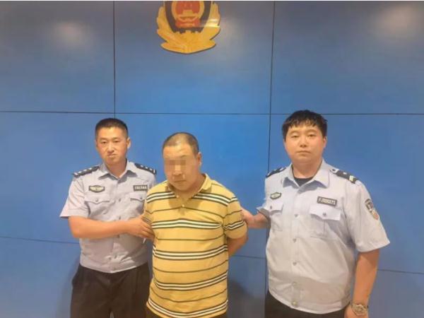 拉面馆里,突然冲进来一群警察!顾客中有个杀人逃犯 拉面馆里,突然冲进来一群警察!顾客中有个杀人逃犯