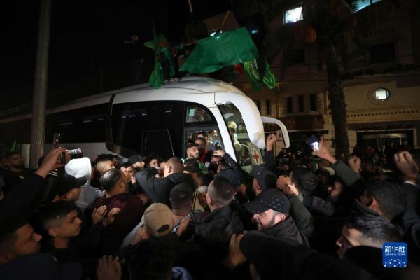 以色列释放第二批被关押人员 以色列释放第二批被关押人员